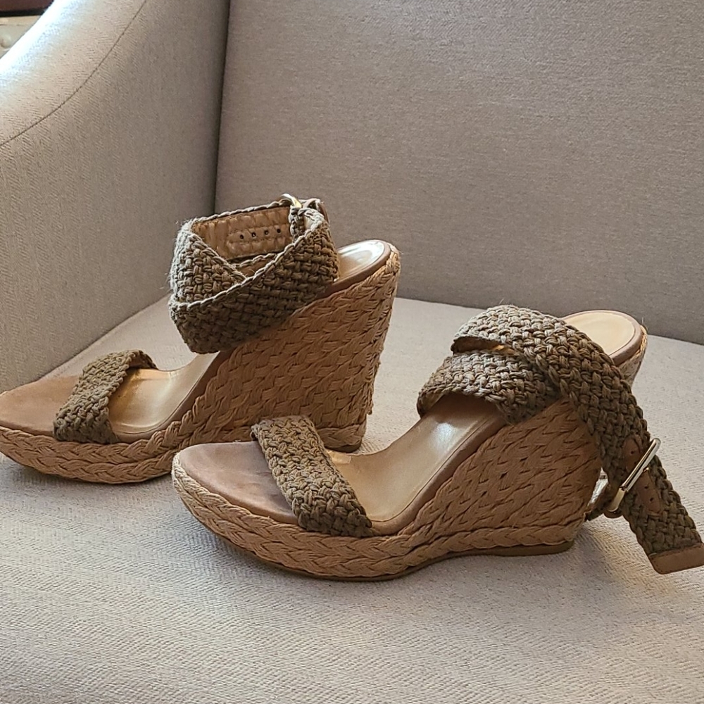 SOLD EUC Stuart Weitzman Alex Wedges - Size 8.5 - Picture 4 of 13